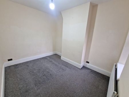 3 Bed Semi-Detached House, Greenhill Road, M8 - Photo 3