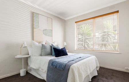 Prime Location! - Photo 4