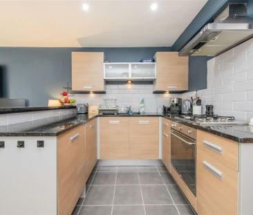 1 bed Apartment To Let - Photo 6