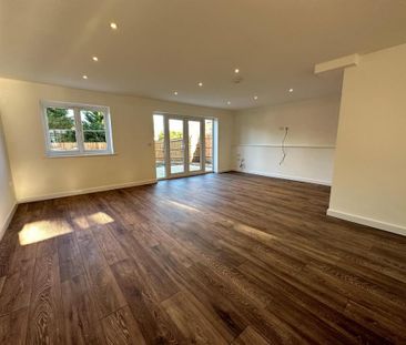 3 bedroom detached house to rent - Photo 2