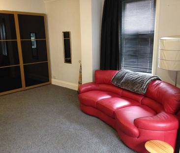 Enormous rooms for rent in beautiful Victorian house Room 14 - Photo 6