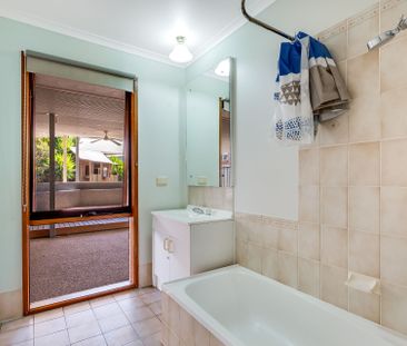 Beautifully Presented Family Home in a Quiet Court - Photo 6