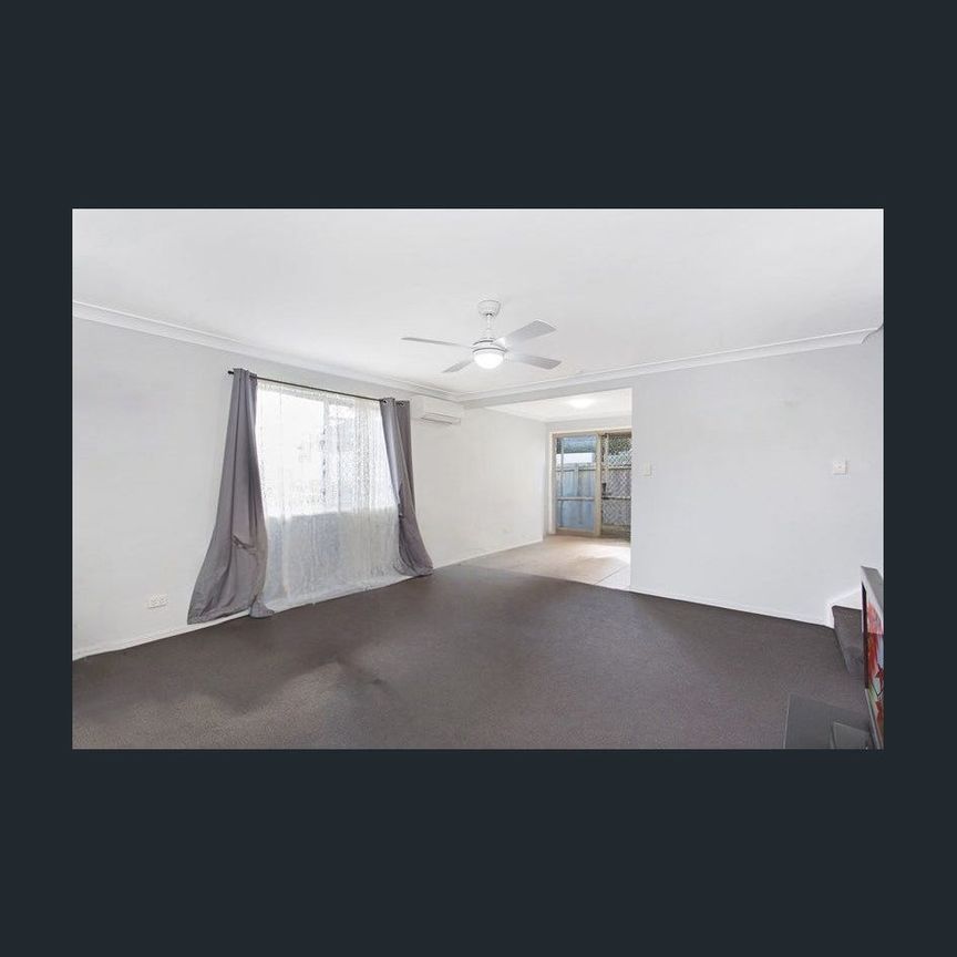 “Comfort & Convenience: 3-Bedroom Townhouse Near Shops & Schools” - Photo 1