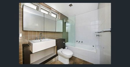 Bright Beachside Studio in the Heart of Bondi - Photo 2