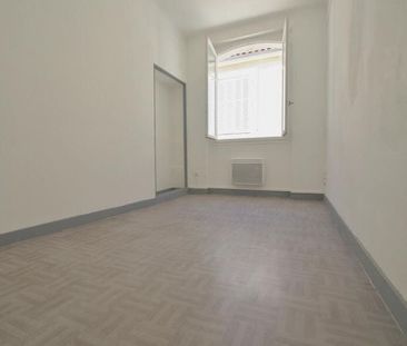 Appartement 3 pièces 50m2 MARSEILLE 1ER 665 euros - Photo 6