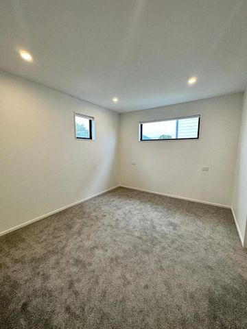 Modern sunny 2 Bedroom home! - Photo 2