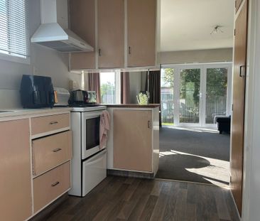 Tidy Two Bedroom Unit - Photo 3