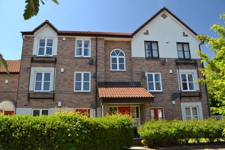 2 Bed Flat, Grange Close, LS10 - Photo 2