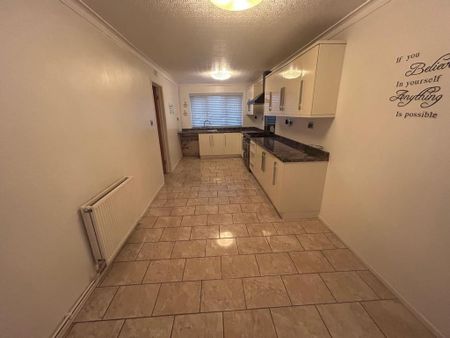 3 bedroom terraced house to rent - Photo 3