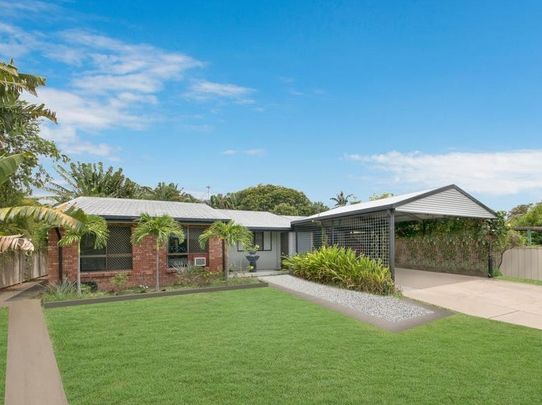 Comfortable Family Living in a Quiet Annandale Court! - Photo 1