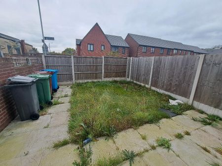 3 bedroom semi-detached house to rent - Photo 3