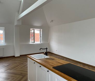 Volledig gerenoveerd 2 slaapkamer appartement - Photo 2