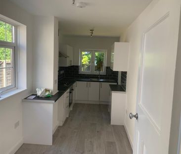 4 Bed Semi-Detached House, Hitchin Road, LU2 - Photo 1