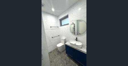 Modern 2-Bedroom Granny Flat in Peaceful Setting Opposite Park & Lake - Photo 5