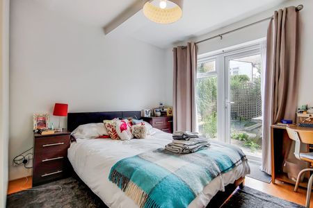 Munster Road, London, SW6 flat to rent - Photo 2