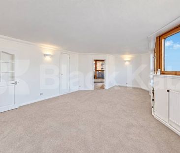 A spacious two double bedroom apartment situated on the 11th floor ... - Photo 1