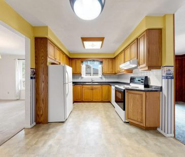 For Lease - 94 Howlett Avenue, Newmarket, Ontario - Photo 5