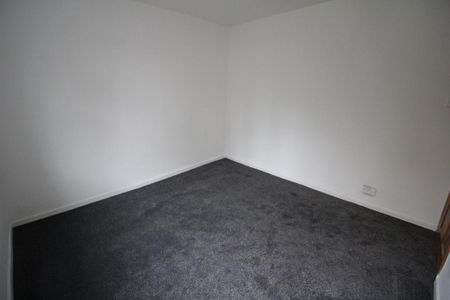 3 bedroom end of terrace house to rent - Photo 3