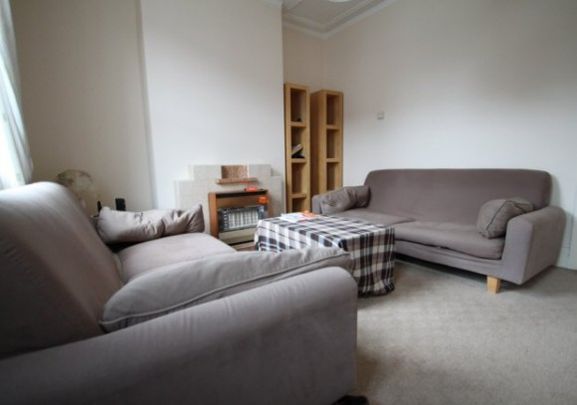 3 Bed - Homely 3 Bedroom House, Crookesmoor - Photo 1