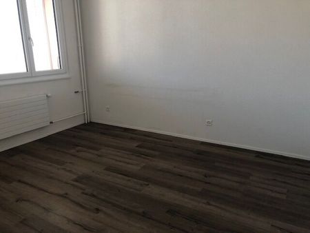 For rent, 2.5 rooms, Combe-Grieurin 37b, La Chaux-de-Fonds - Photo 3