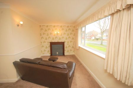 1 bedroom Flat To Let - Photo 2