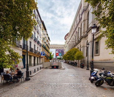 Exceptional 3-bedroom apartment for rent on Calle de Atocha - Photo 6