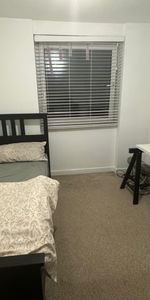 Room in a Shared Flat, Epsom Road, CR0 - Photo 3