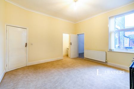 4 bedroom house to rent Ainsworth Road, Bury, BL8 - Photo 4