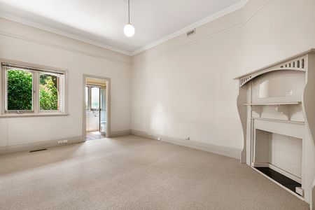 PERIOD CHARM, 3 BEDROOMS PLUS STUDY - Photo 5