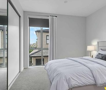 Modern, Low-Maintenance Living in Te Atatu Peninsula - Photo 5