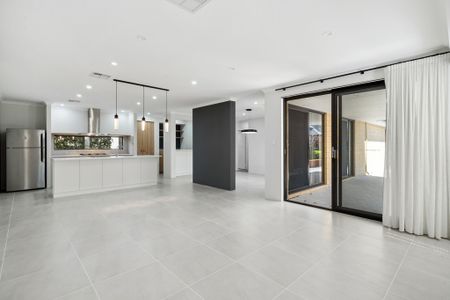 16 Quartz Road, Treeby WA 6164 - Photo 3