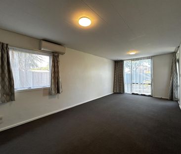 Modern and sunny on Bealey! - Photo 1