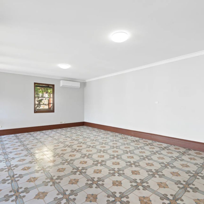 Spacious Family Home on the Golden Mile - Photo 1