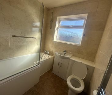 4 bedroom terraced house to rent - Photo 5