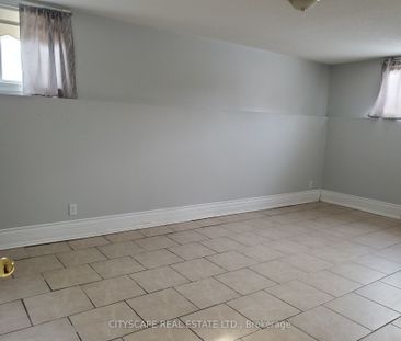 Property For Lease | S8040678 - Photo 2