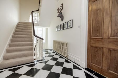 4 bedroom flat to rent - Photo 2