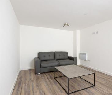 Rent QUBE, West Street, S1 £1,100pcm - Photo 6