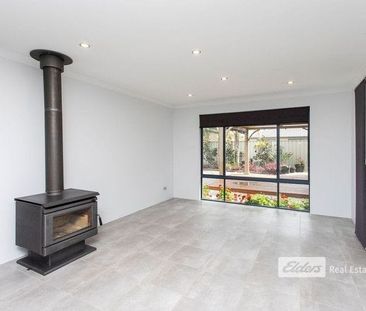 LARGE FAMILY HOME - Photo 2