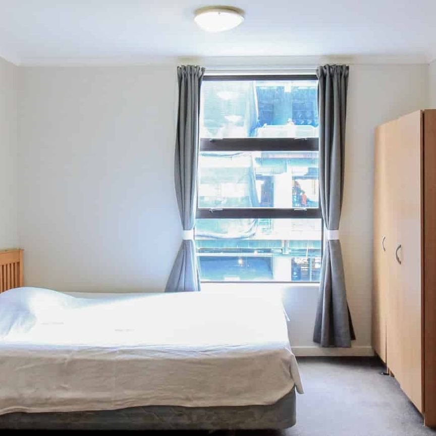 1 Bedroom, 1 bathroom - Photo 1