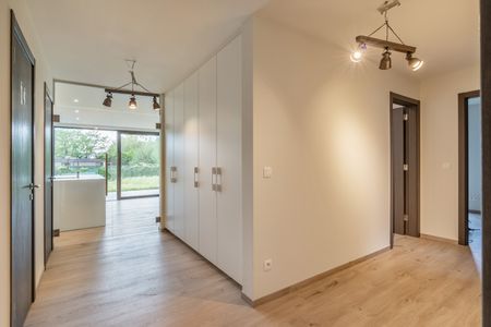 GELIJKVLOERS APPARTEMENT VAN 120 m² MET DRIE SLAAPKAMERS - UITSTEKENDE LIGGING - Photo 3