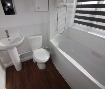 3 bedroom end of terrace house to rent - Photo 6