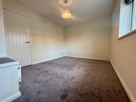 2 bedroom semi-detached house to rent - Photo 5