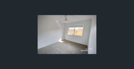 Modern Family Living in Yarrabilba - Photo 5