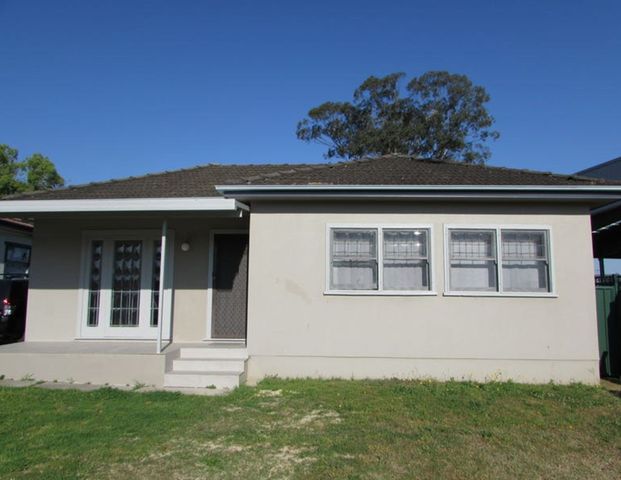 3 Bedroom House - Close to All Amentities - Photo 1