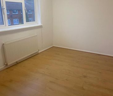 3 bedroom flat to rent - Photo 3