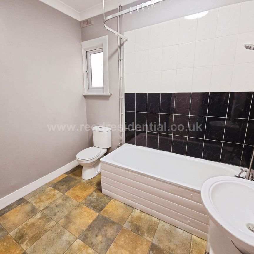 Cotswold Road, Westcliff on Sea - Photo 1