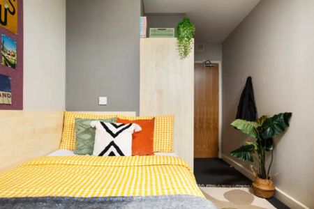 Large Standard Double Ensuite - Photo 5