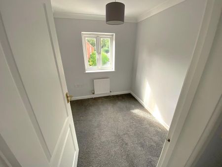 3 bedroom semi-detached house to rent - Photo 3