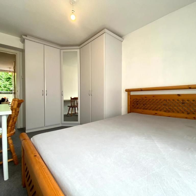 3 bedroom flat share to rent - Photo 1