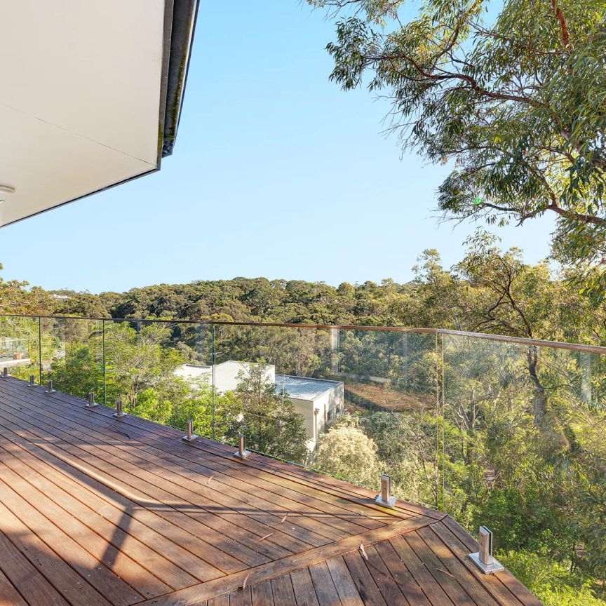 North-Facing, Impeccably Renovated Five Bedroom Family Home Close to Everything - Photo 1